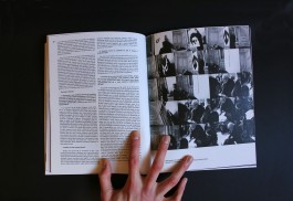 Libor che mostra un'intervista su pagina sinistra e una galleria fotografica sulla destra 